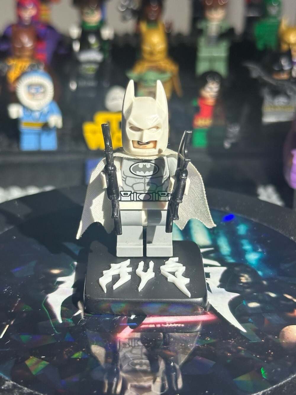 LEGO Arctic Batman Minifigure - White & Gray Suit (sh047) 76000 w/ Batarang